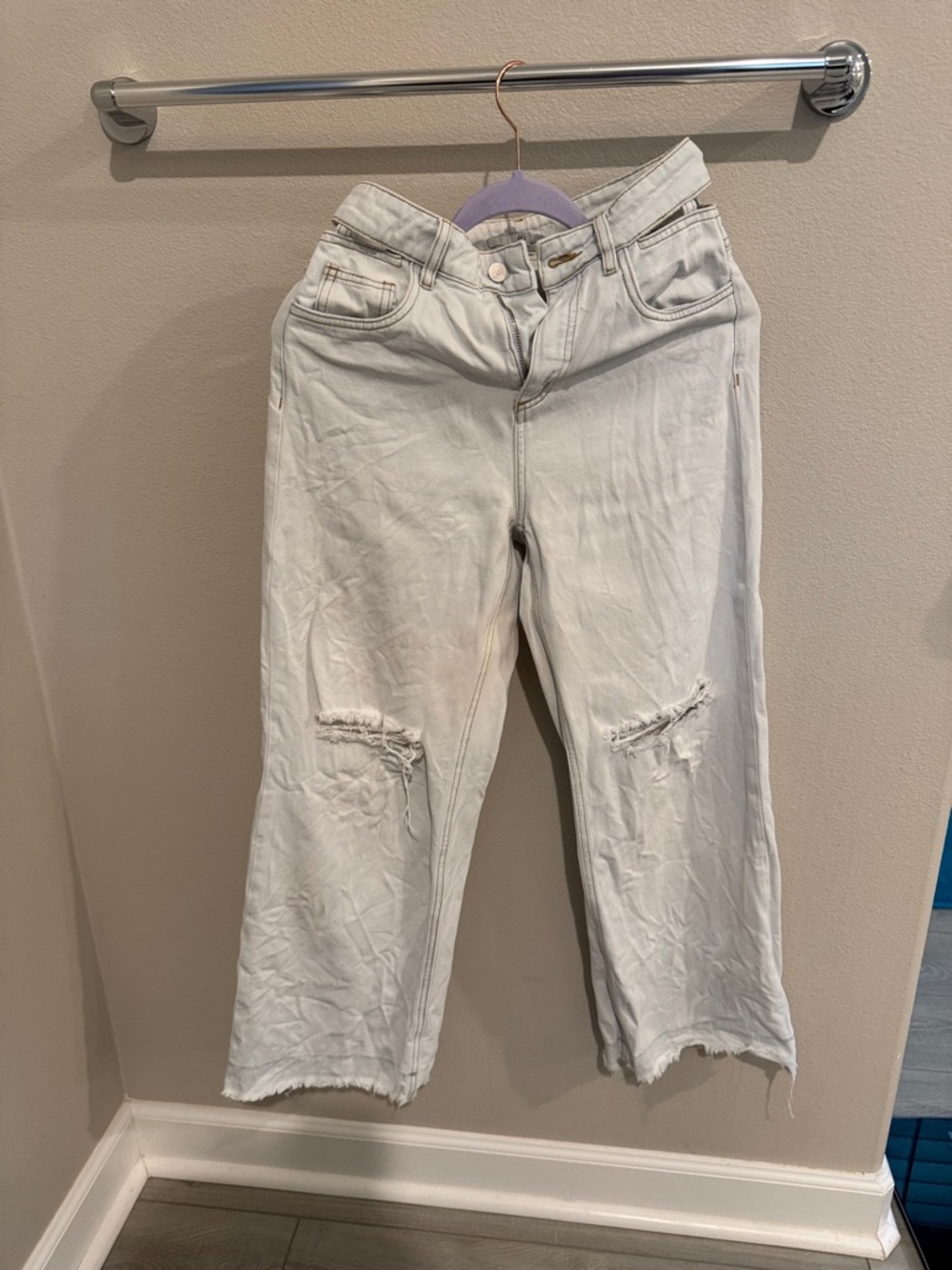 Cropped Distressed Women's Light Gray Ankle Jeans